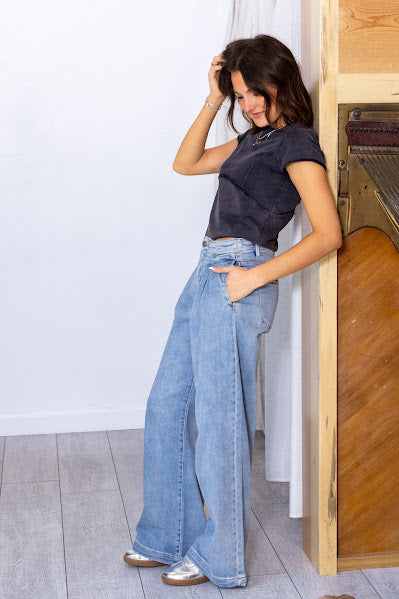 Risen Light Wash Pleated Wide Leg Jeans